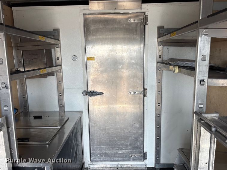 image for item EG9145 2016 Chevrolet Express 4500 box truck