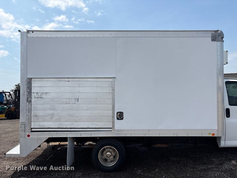 image for item EG9145 2016 Chevrolet Express 4500 box truck