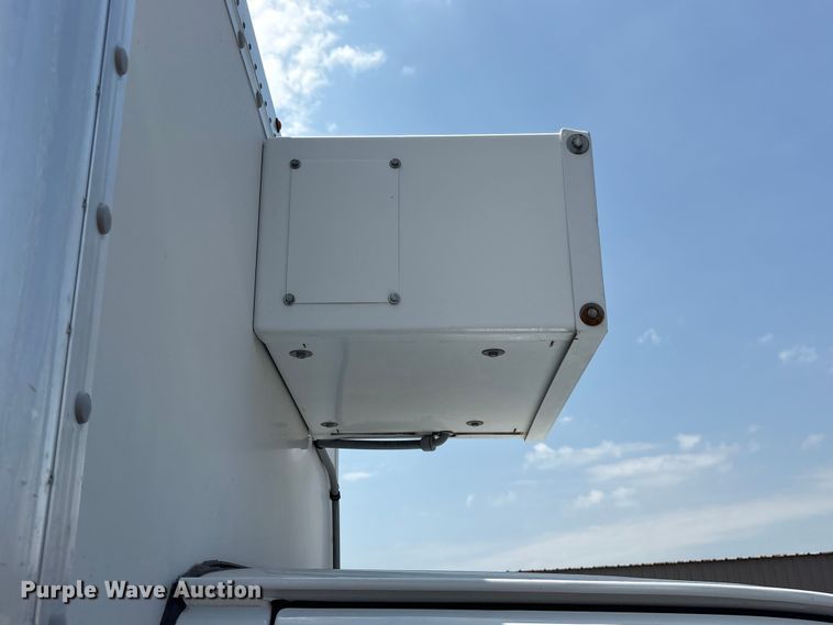 image for item EG9145 2016 Chevrolet Express 4500 box truck