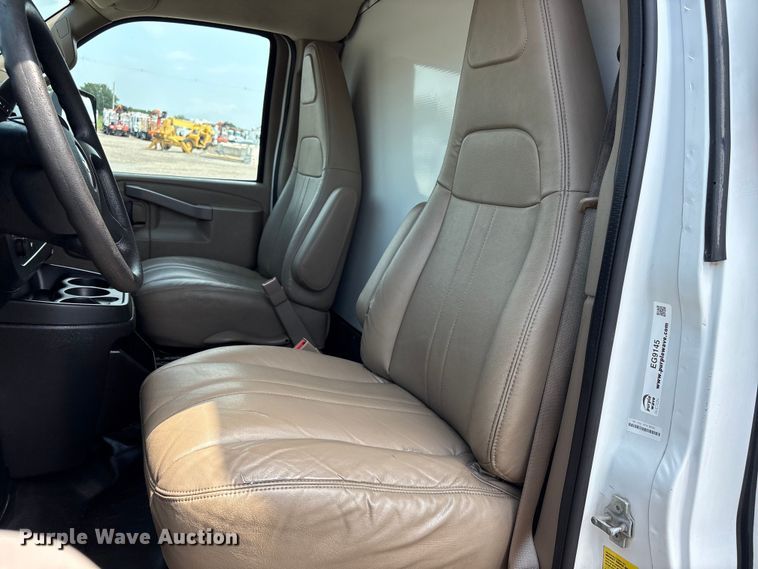 image for item EG9145 2016 Chevrolet Express 4500 box truck