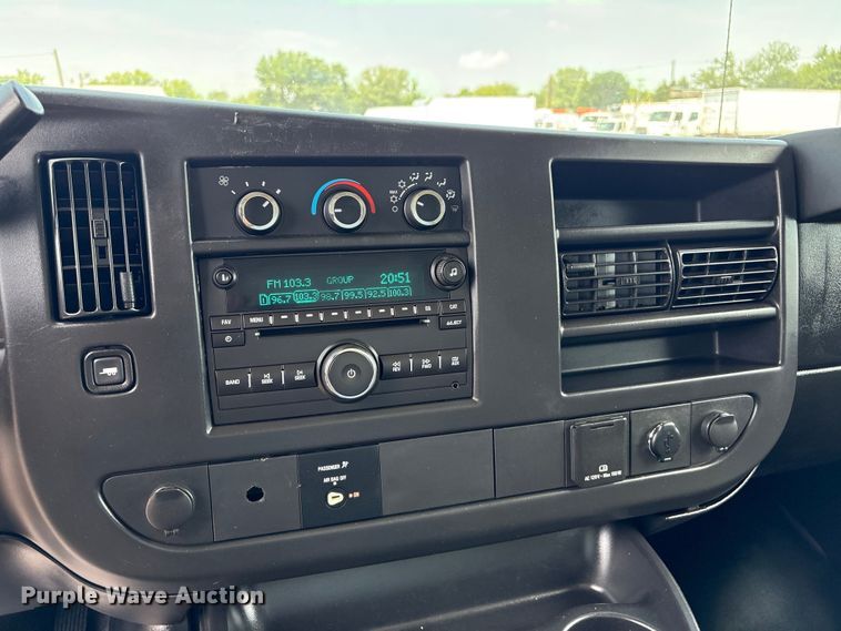 image for item EG9145 2016 Chevrolet Express 4500 box truck