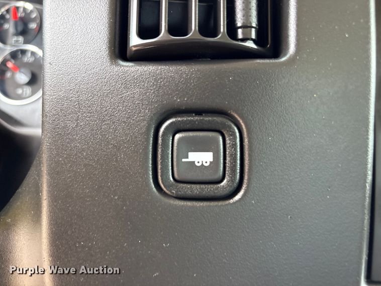 image for item EG9145 2016 Chevrolet Express 4500 box truck