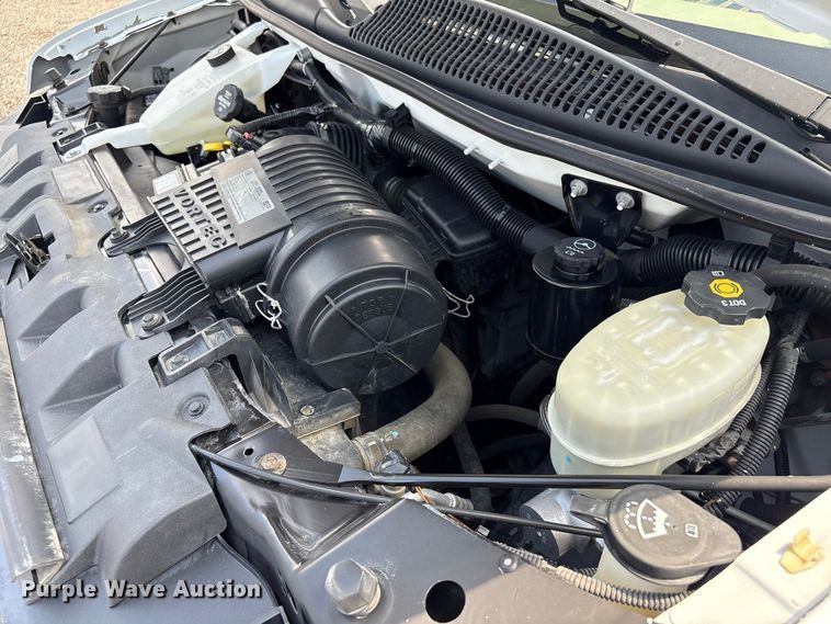 image for item EG9145 2016 Chevrolet Express 4500 box truck