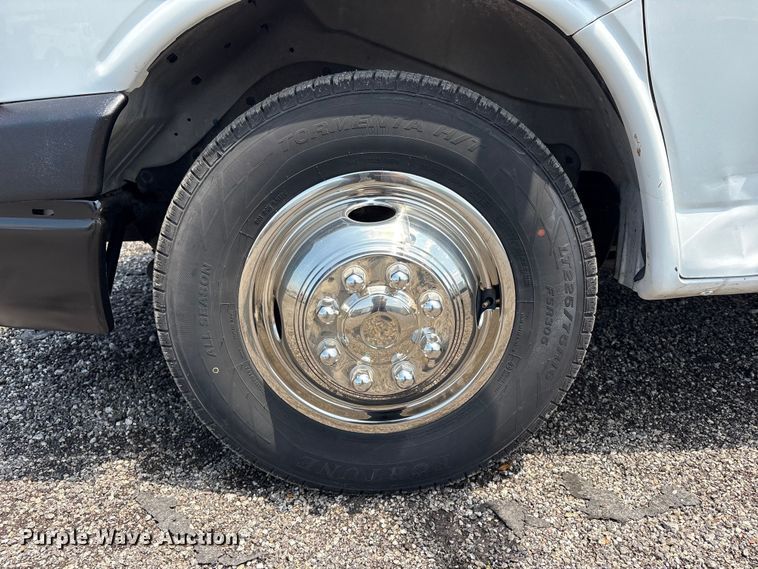 image for item EG9145 2016 Chevrolet Express 4500 box truck