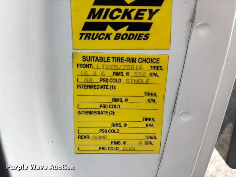 image for item EG9145 2016 Chevrolet Express 4500 box truck