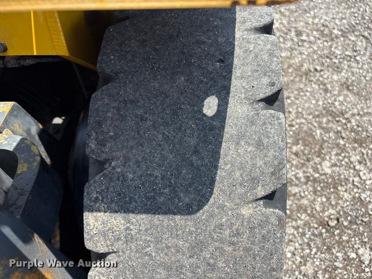 image for item EG9146 Komatsu FG30HT-14 forklift