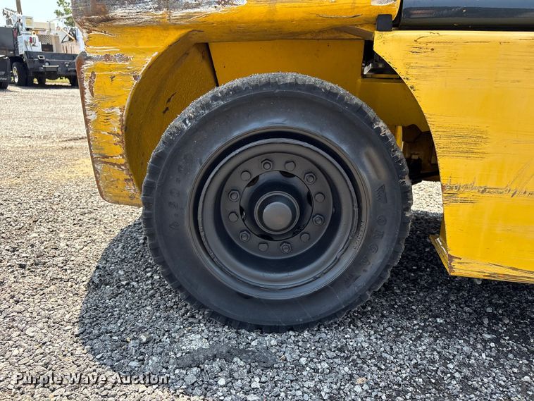 image for item EG9146 Komatsu FG30HT-14 forklift