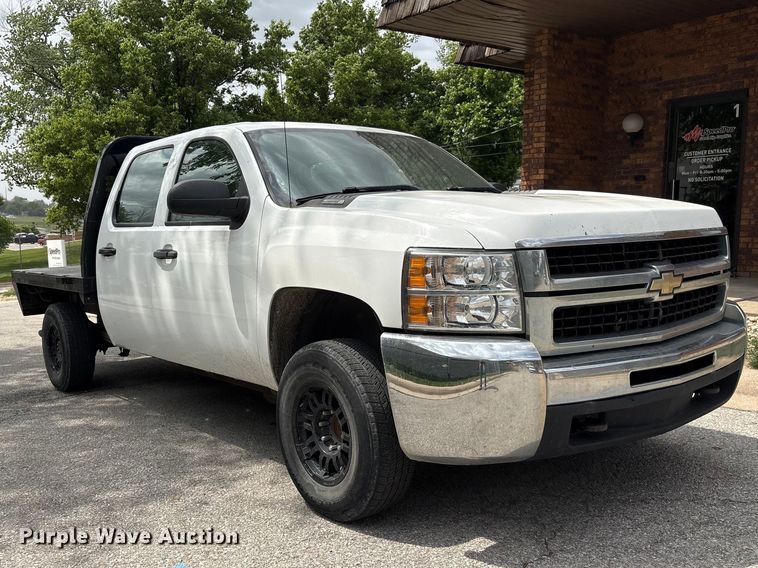 image for item EI5816 2007 Chevrolet Silverado 2500HD Crew Cab flatbed pickup truck