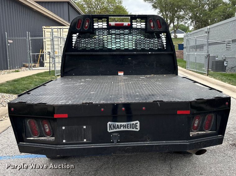image for item EI5816 2007 Chevrolet Silverado 2500HD Crew Cab flatbed pickup truck