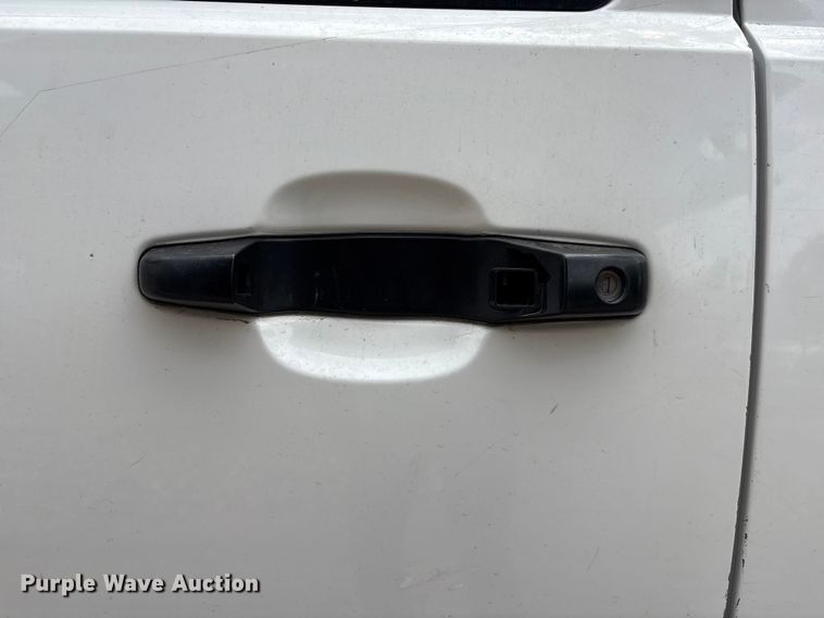 image for item EI5816 2007 Chevrolet Silverado 2500HD Crew Cab flatbed pickup truck