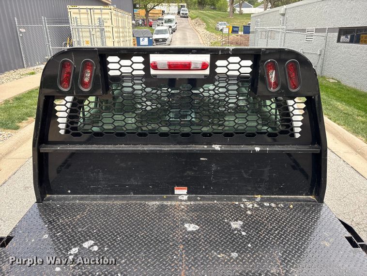 image for item EI5816 2007 Chevrolet Silverado 2500HD Crew Cab flatbed pickup truck