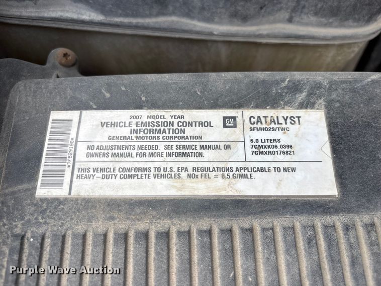 image for item EI5816 2007 Chevrolet Silverado 2500HD Crew Cab flatbed pickup truck