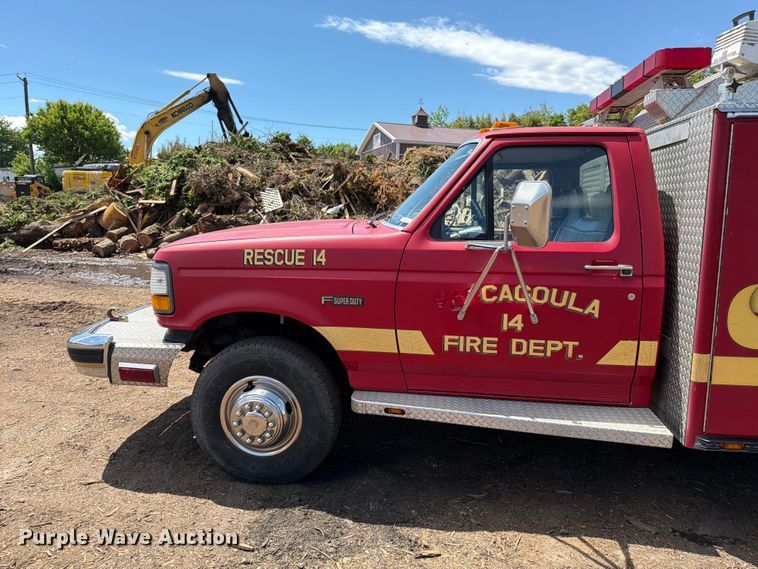 image for item EM0123 1997 Ford F450 Super Duty rescue vehicle