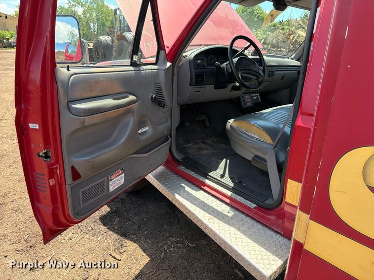image for item EM0123 1997 Ford F450 Super Duty rescue vehicle