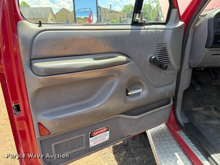 image for item EM0123 1997 Ford F450 Super Duty rescue vehicle