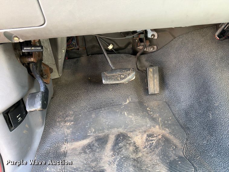 image for item EM0123 1997 Ford F450 Super Duty rescue vehicle