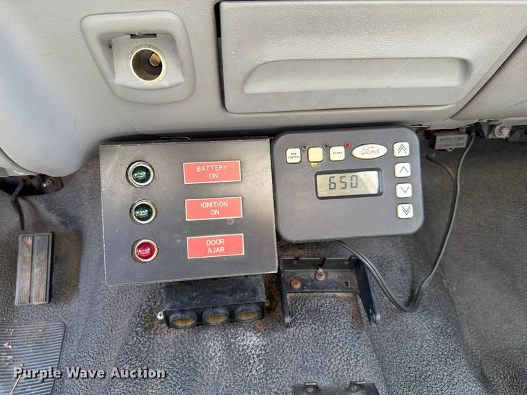 image for item EM0123 1997 Ford F450 Super Duty rescue vehicle