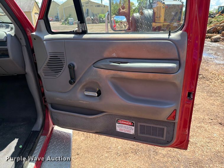 image for item EM0123 1997 Ford F450 Super Duty rescue vehicle