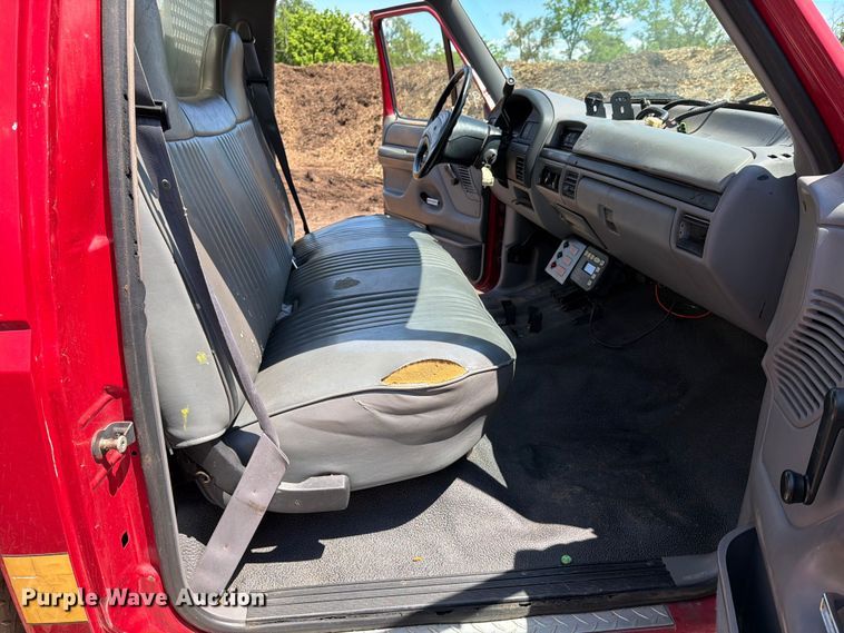image for item EM0123 1997 Ford F450 Super Duty rescue vehicle