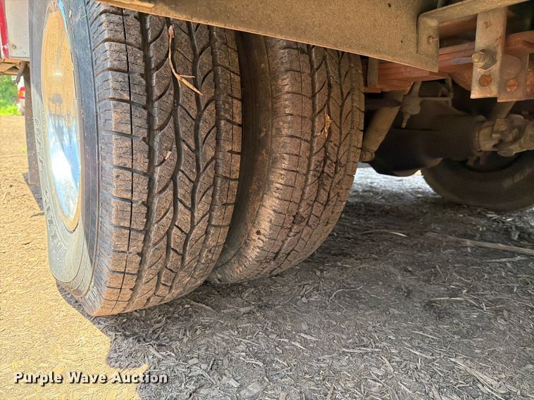 image for item EM0123 1997 Ford F450 Super Duty rescue vehicle
