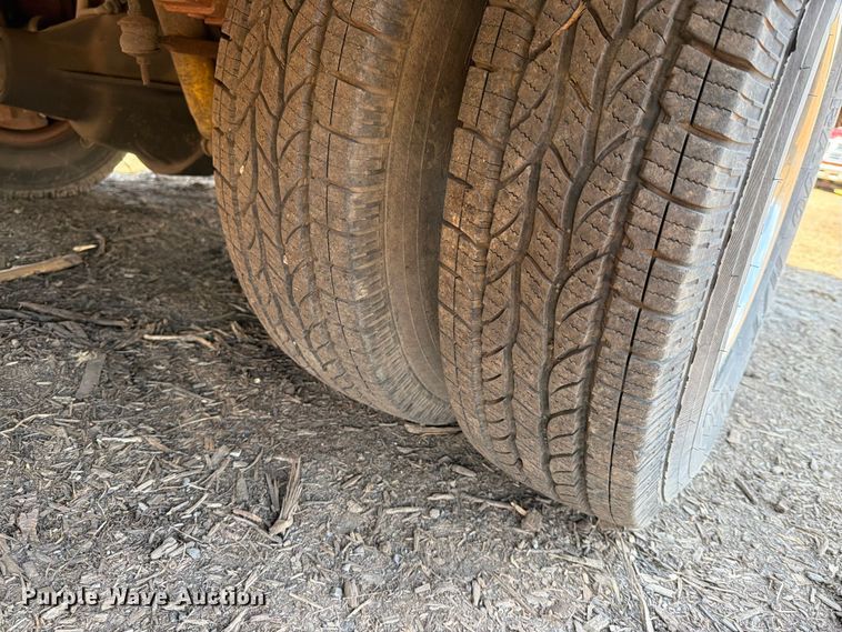 image for item EM0123 1997 Ford F450 Super Duty rescue vehicle