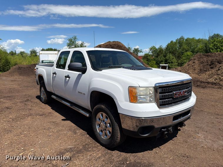 image for item EM0124 2011 GMC Sierra 3500HD Crew Cab pickup truck