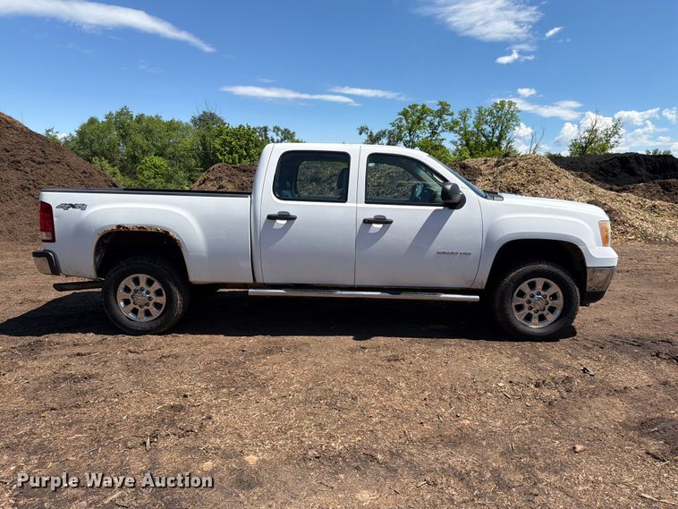image for item EM0124 2011 GMC Sierra 3500HD Crew Cab pickup truck