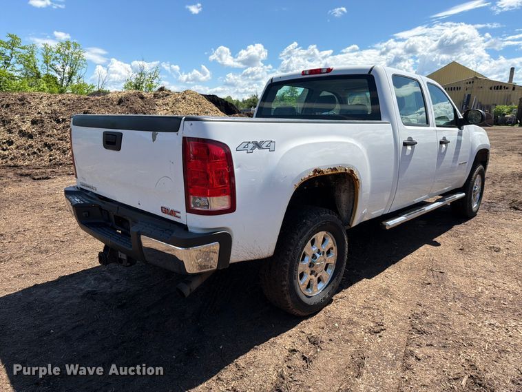 image for item EM0124 2011 GMC Sierra 3500HD Crew Cab pickup truck