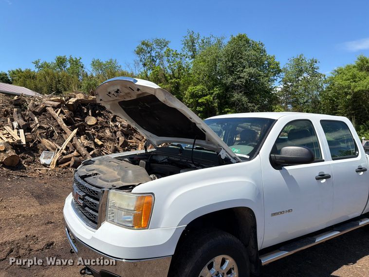 image for item EM0124 2011 GMC Sierra 3500HD Crew Cab pickup truck