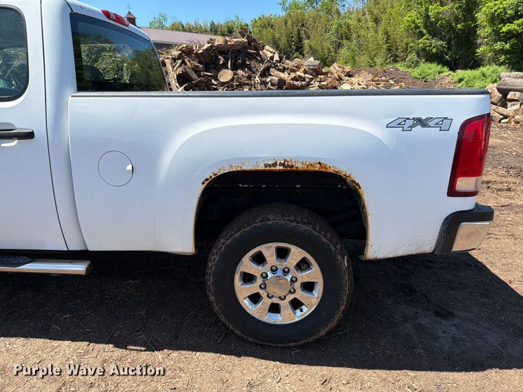 image for item EM0124 2011 GMC Sierra 3500HD Crew Cab pickup truck