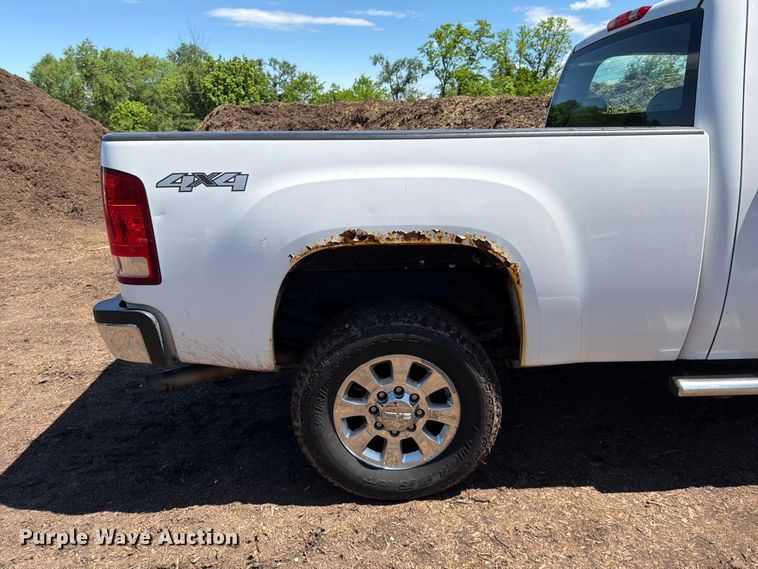 image for item EM0124 2011 GMC Sierra 3500HD Crew Cab pickup truck