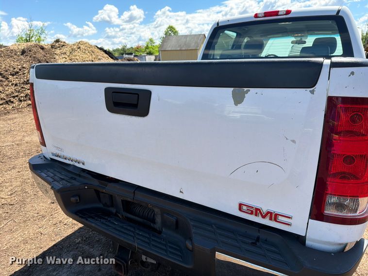 image for item EM0124 2011 GMC Sierra 3500HD Crew Cab pickup truck