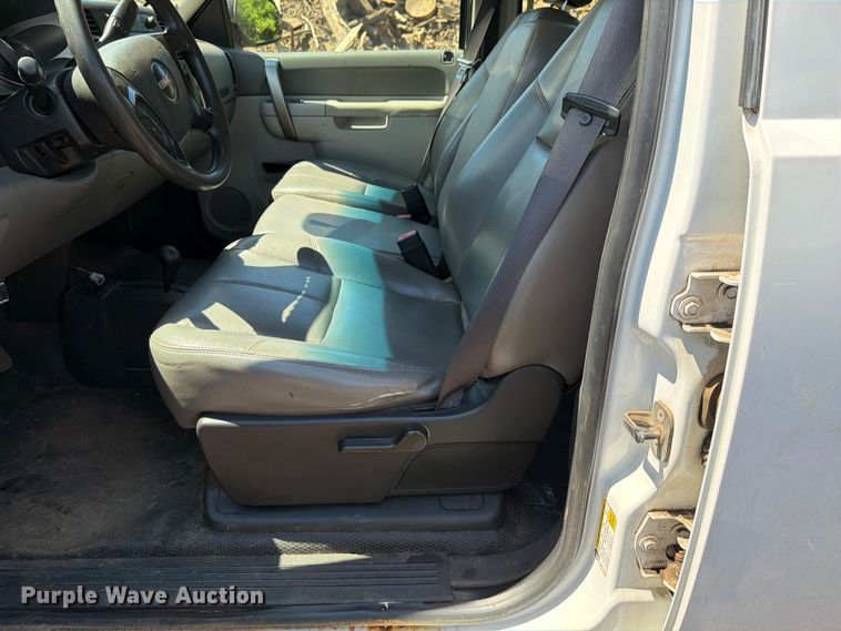 image for item EM0124 2011 GMC Sierra 3500HD Crew Cab pickup truck