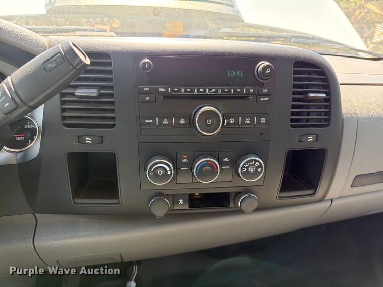 image for item EM0124 2011 GMC Sierra 3500HD Crew Cab pickup truck