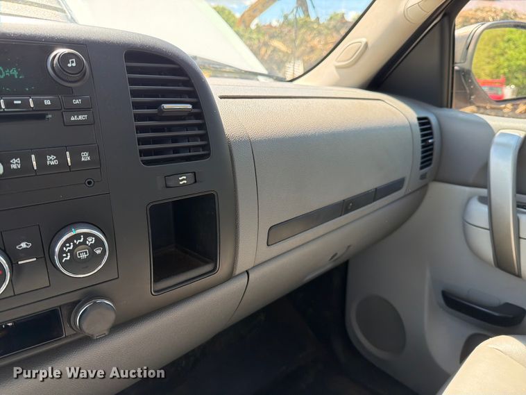 image for item EM0124 2011 GMC Sierra 3500HD Crew Cab pickup truck