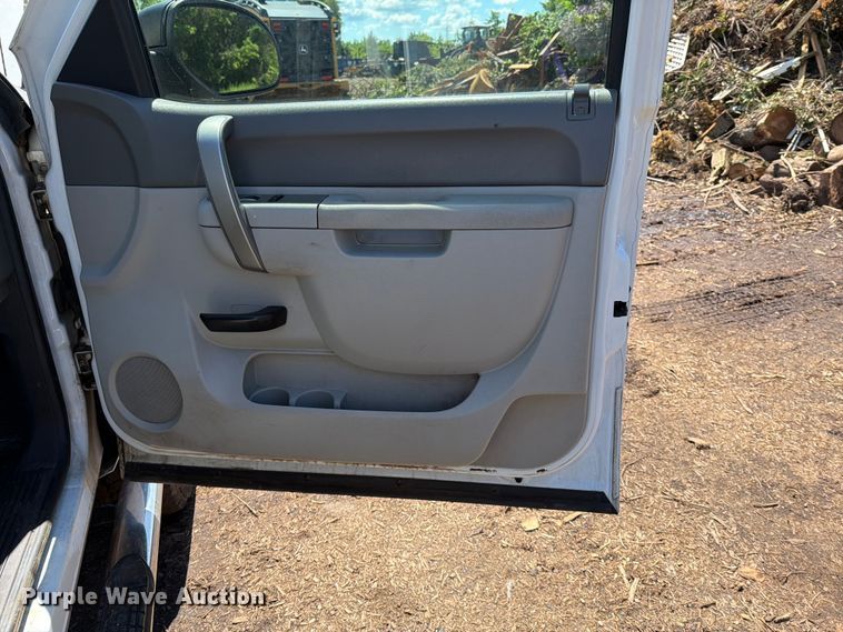 image for item EM0124 2011 GMC Sierra 3500HD Crew Cab pickup truck