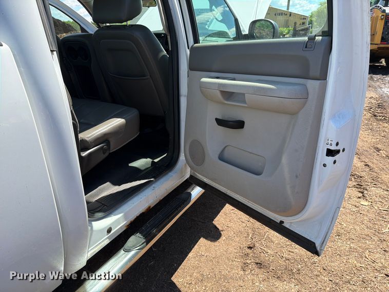 image for item EM0124 2011 GMC Sierra 3500HD Crew Cab pickup truck