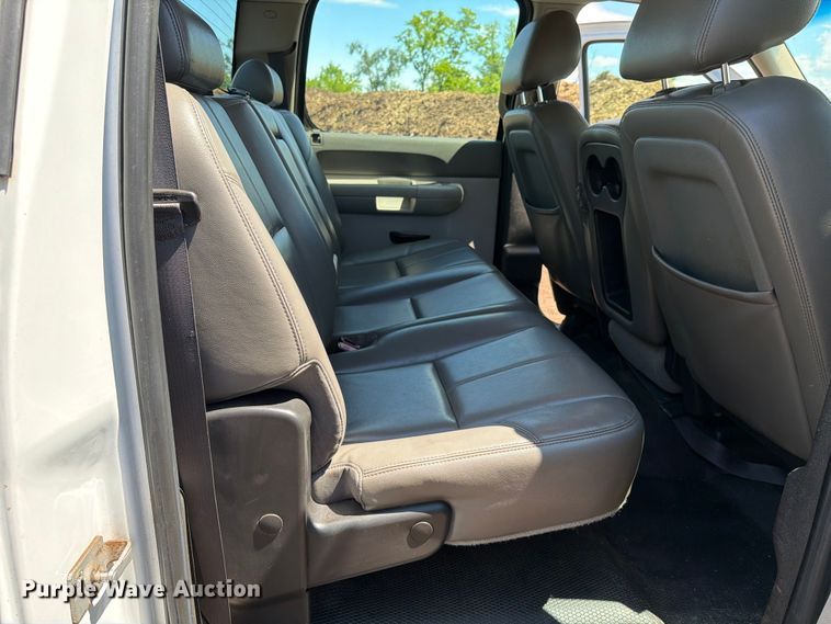 image for item EM0124 2011 GMC Sierra 3500HD Crew Cab pickup truck