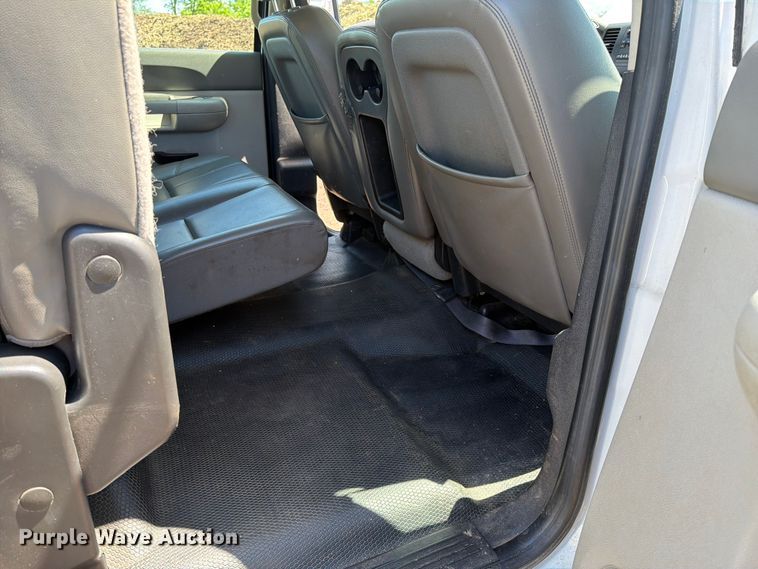 image for item EM0124 2011 GMC Sierra 3500HD Crew Cab pickup truck