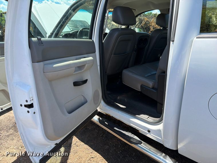 image for item EM0124 2011 GMC Sierra 3500HD Crew Cab pickup truck