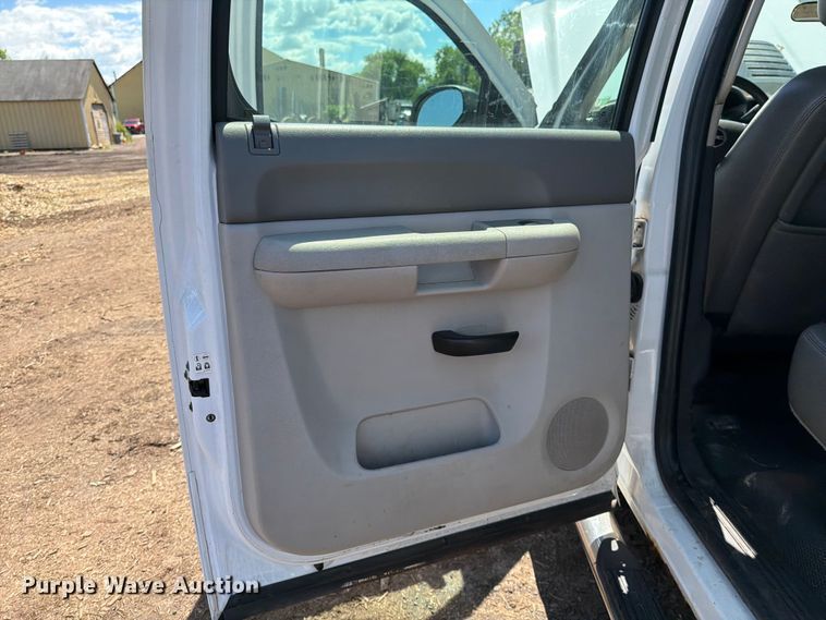 image for item EM0124 2011 GMC Sierra 3500HD Crew Cab pickup truck