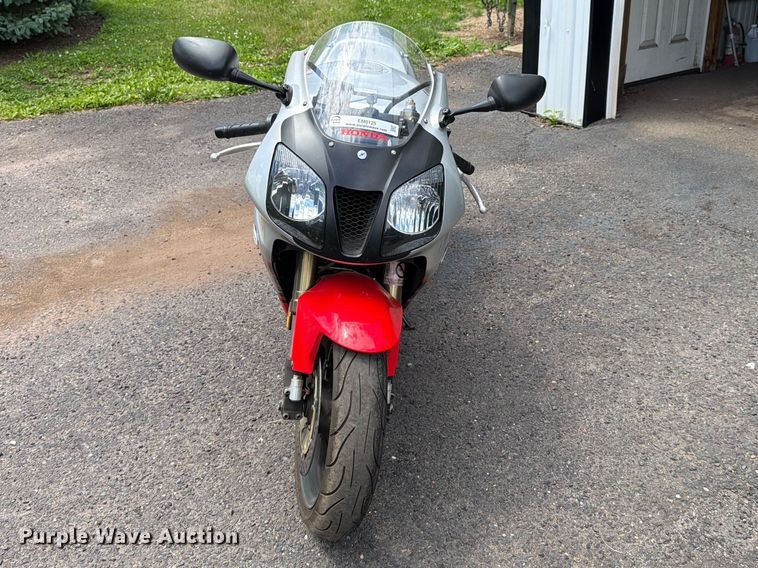 image for item EM0125 2001 Honda RVT1000R RC51 motorcycle