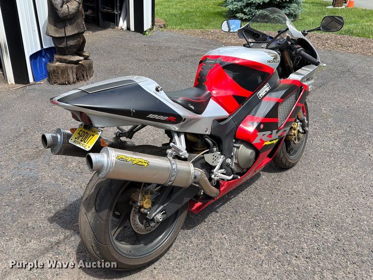 image for item EM0125 2001 Honda RVT1000R RC51 motorcycle
