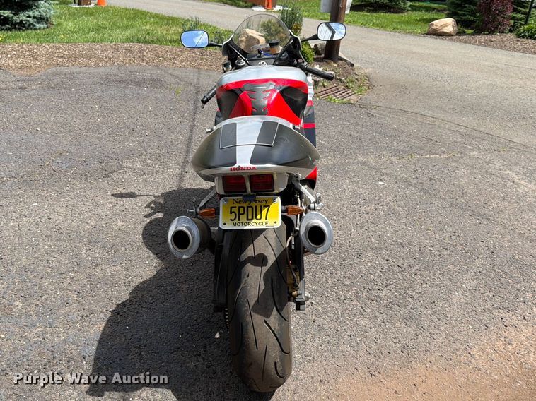 image for item EM0125 2001 Honda RVT1000R RC51 motorcycle