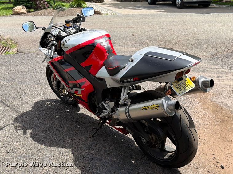 image for item EM0125 2001 Honda RVT1000R RC51 motorcycle