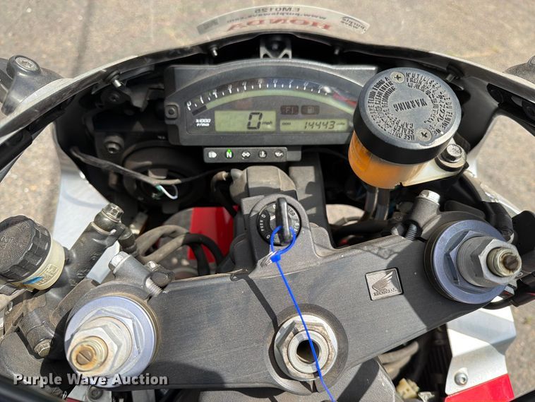 image for item EM0125 2001 Honda RVT1000R RC51 motorcycle
