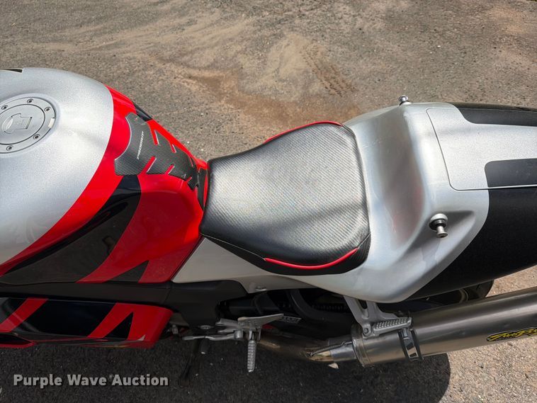 image for item EM0125 2001 Honda RVT1000R RC51 motorcycle