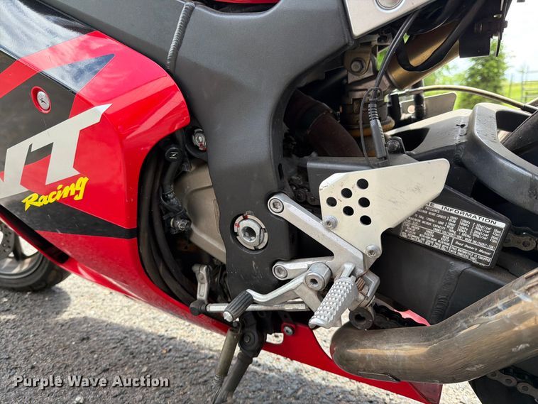 image for item EM0125 2001 Honda RVT1000R RC51 motorcycle