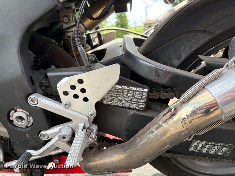 image for item EM0125 2001 Honda RVT1000R RC51 motorcycle