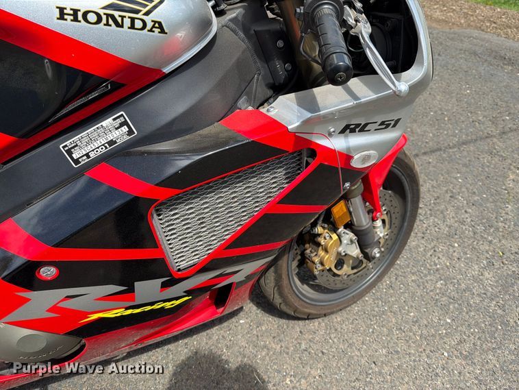image for item EM0125 2001 Honda RVT1000R RC51 motorcycle